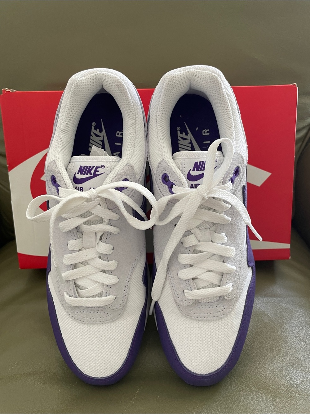 Nike White and Purple Low-Top Athletic Shoes - Size 8.5